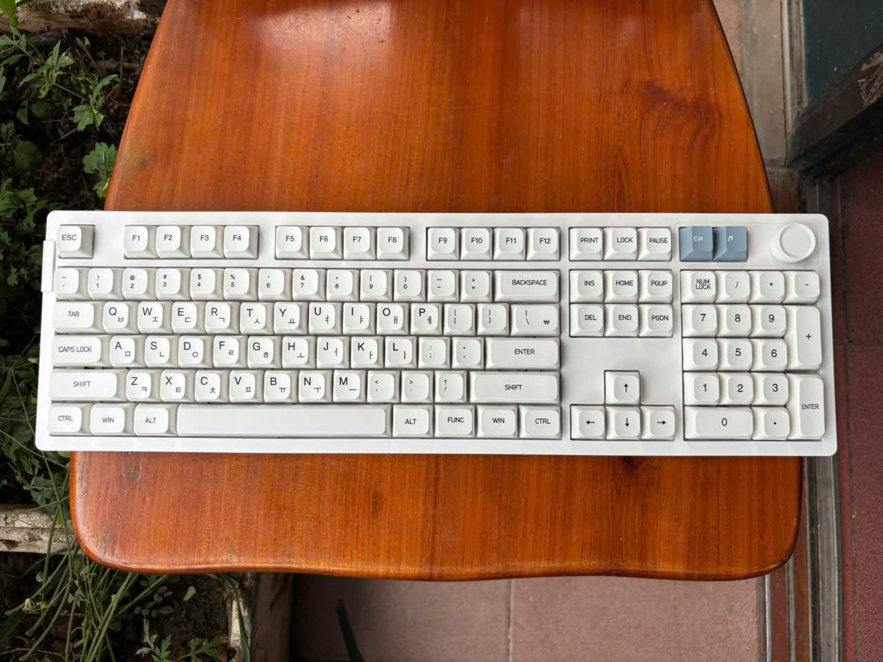 Bàn phím cơ tiếng Hàn không dây TCKB EK106 Pro White